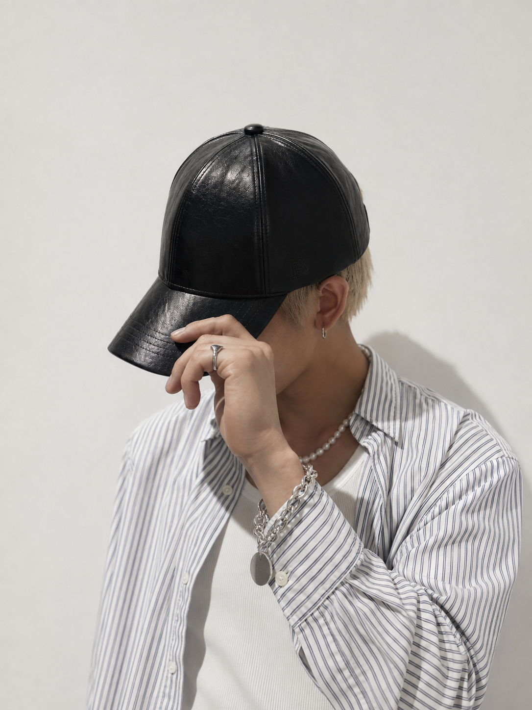 B. logo cap