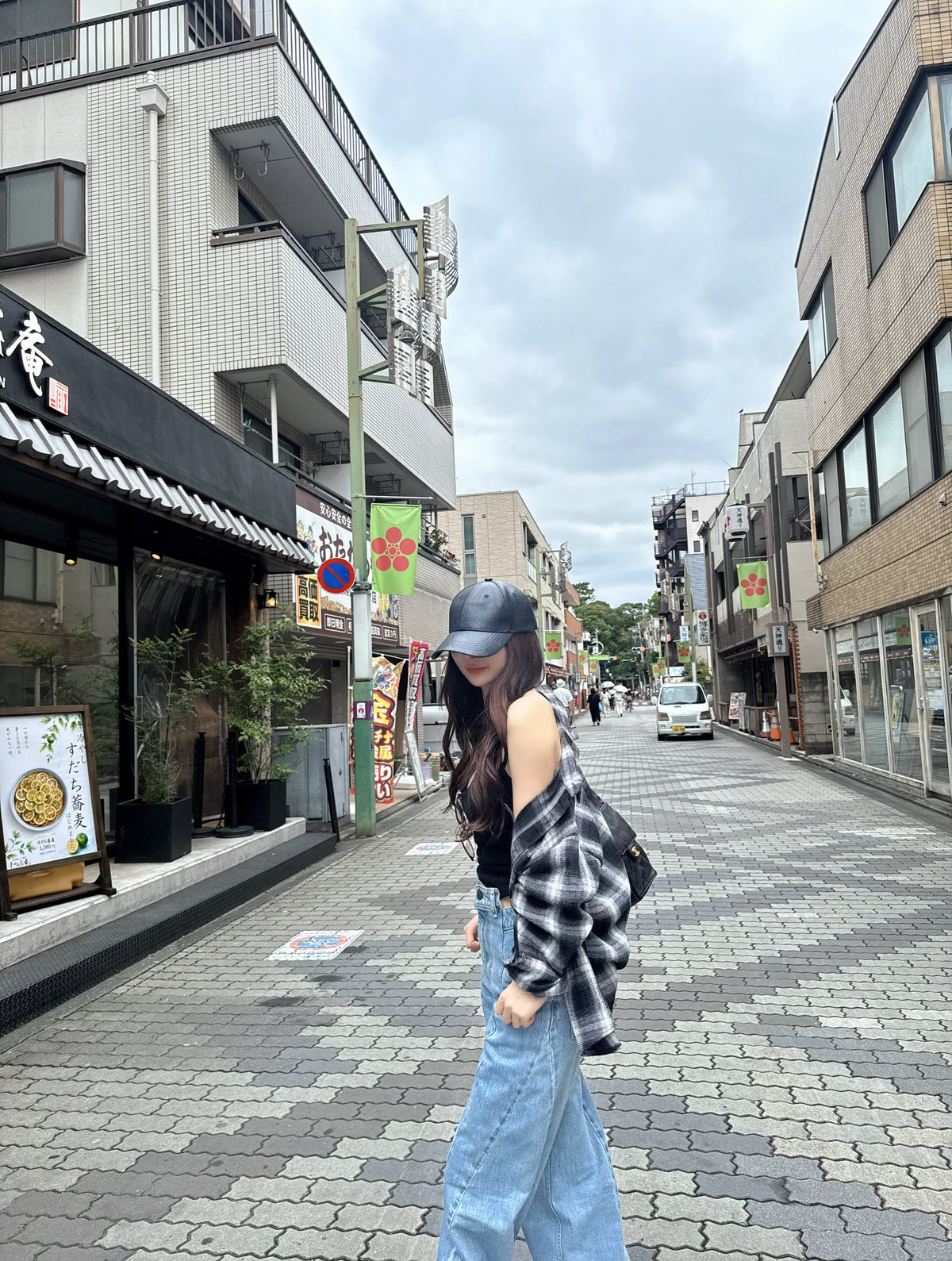 B. logo cap