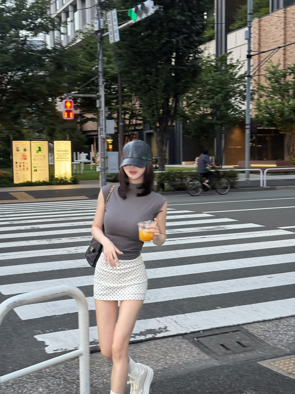 B. logo cap